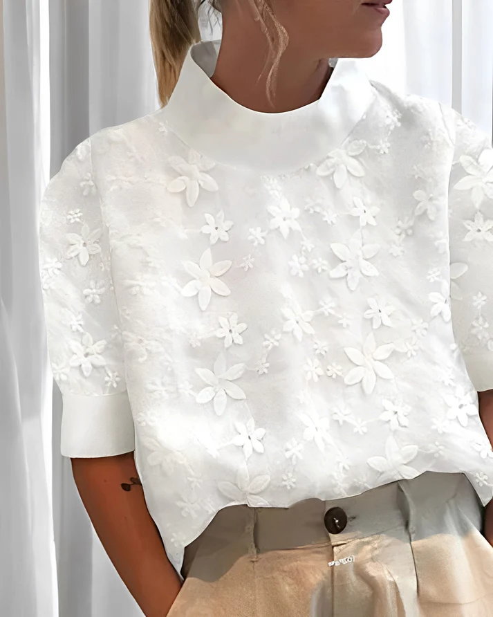 Flavia | Blusa bordada con motivos florales y cuello alto